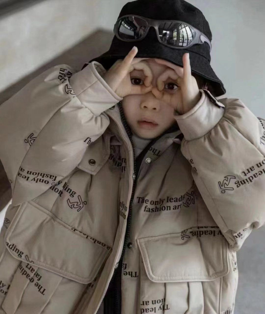 Lightweight Insulated Jacket Textile for Snowy Days