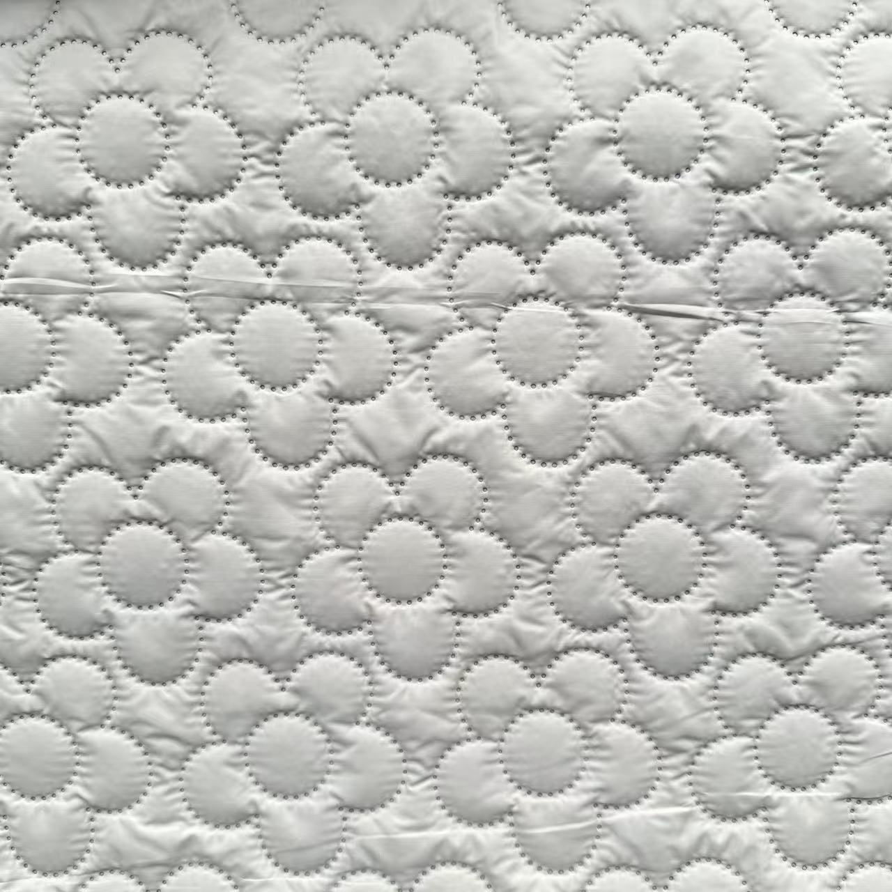 Warm-Keeping Quilted Fabric – Not Stuffy for Winter Home Textile & Garment
